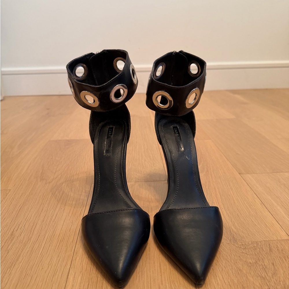 Zara Black Pointed Toe Heels with Silver Grommet Detail – Size 37 6.5 7 - Picture 4 of 6